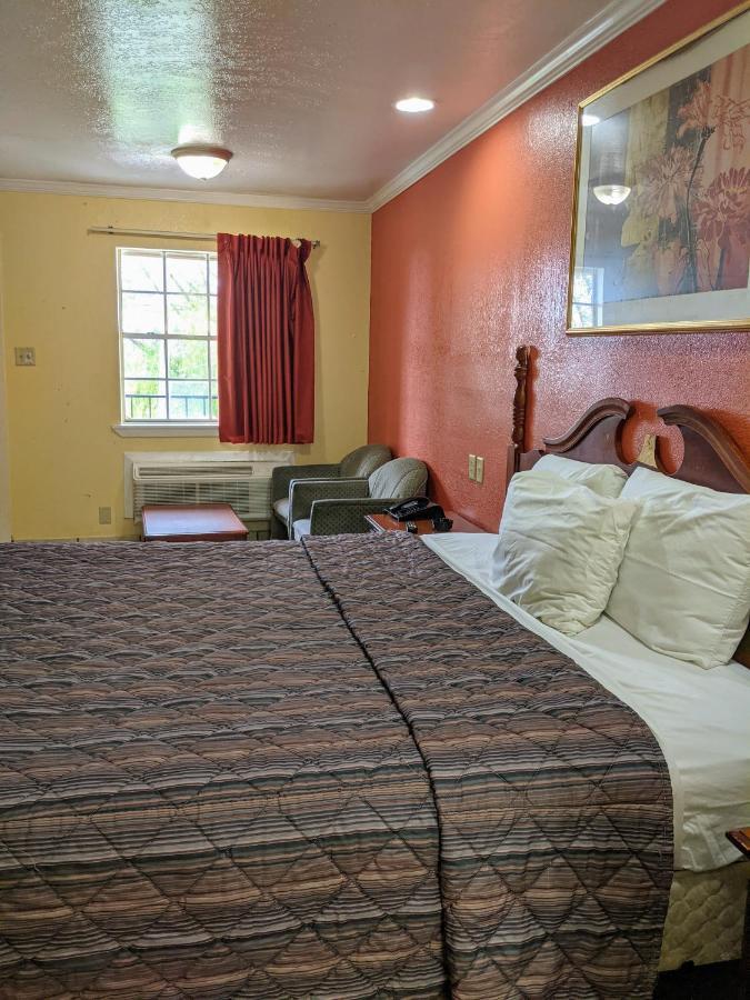 Lake Houmas Inn Bagian luar foto