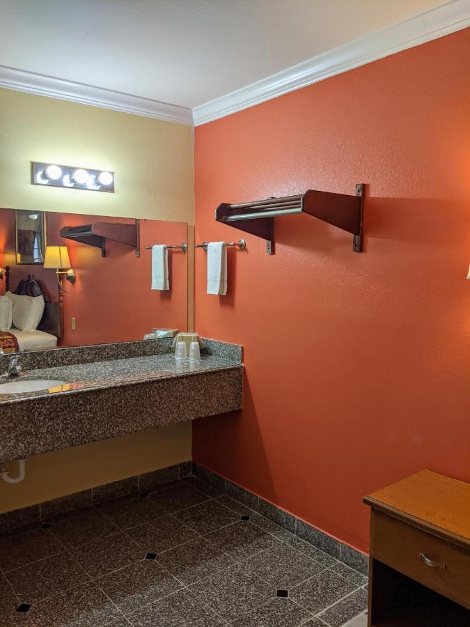 Lake Houmas Inn Bagian luar foto