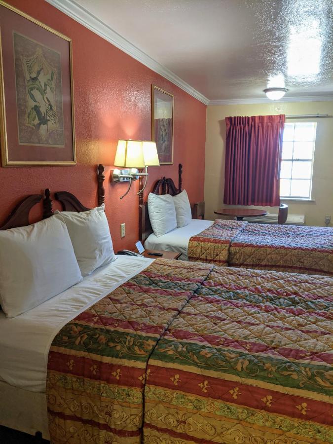 Lake Houmas Inn Bagian luar foto